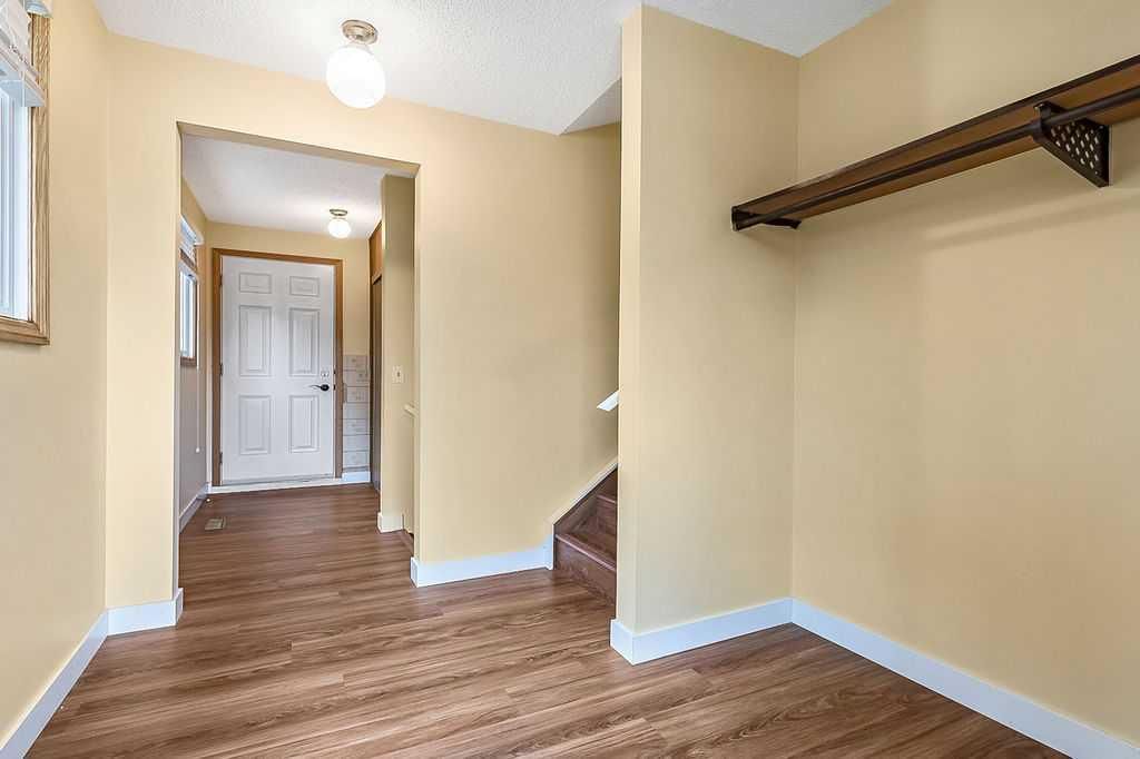 6416 28 Avenue NE, Calgary — photo 4 of 28