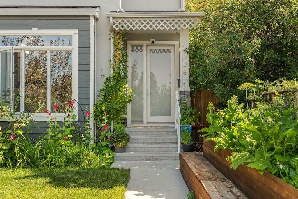 2406 22 Street NW, Calgary — photo 2 of 45