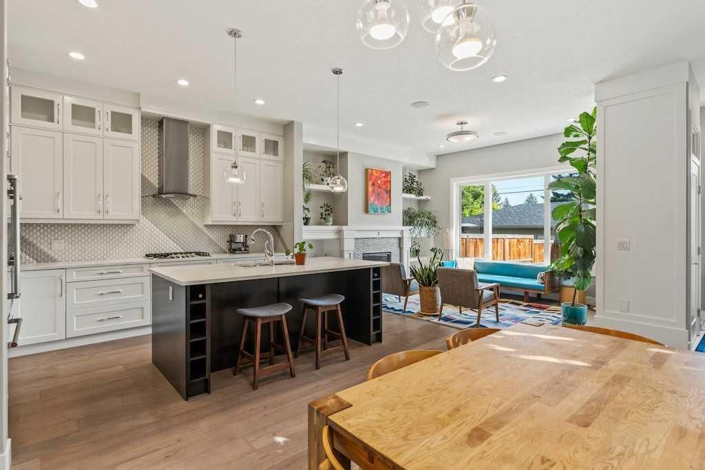 2406 22 Street NW, Calgary — photo 3 of 45