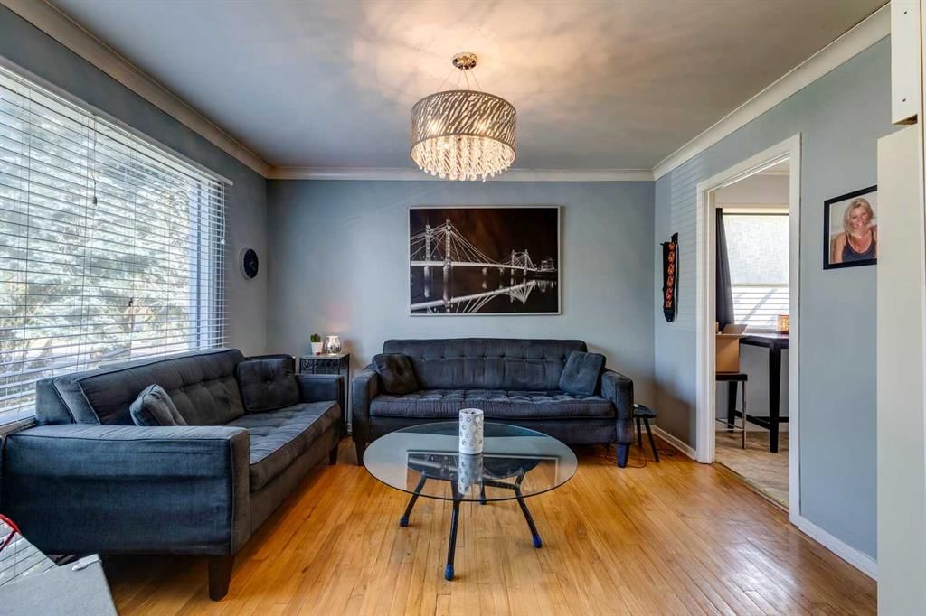 1409 19 Avenue NW, Calgary — photo 3 of 19