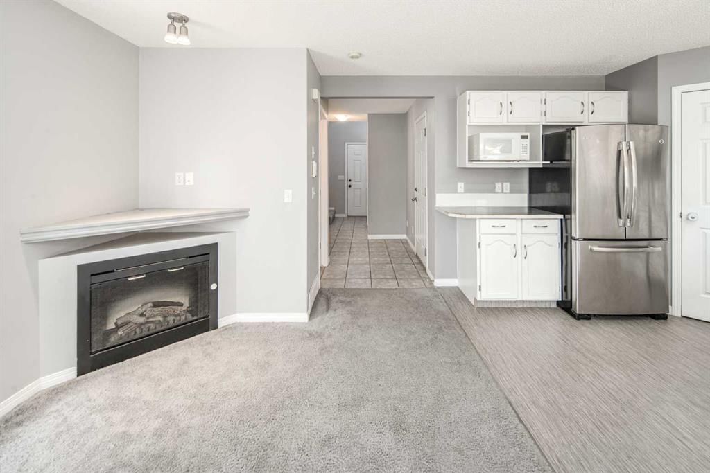 17 Hidden Creek Rise NW, Calgary — photo 4 of 33