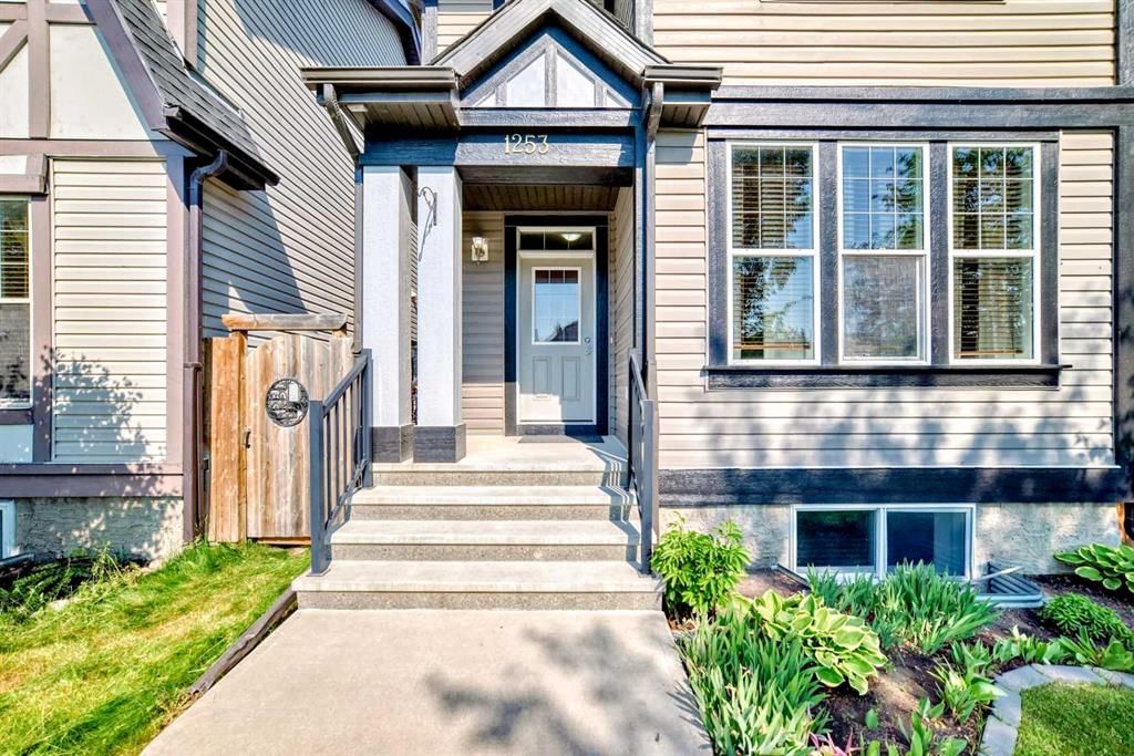 1253 New Brighton Drive SE, Calgary — photo 4 of 40