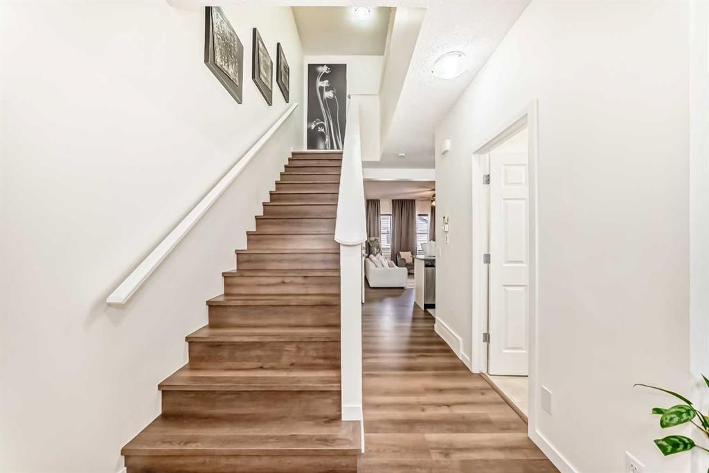 1253 New Brighton Drive SE, Calgary — photo 5 of 40
