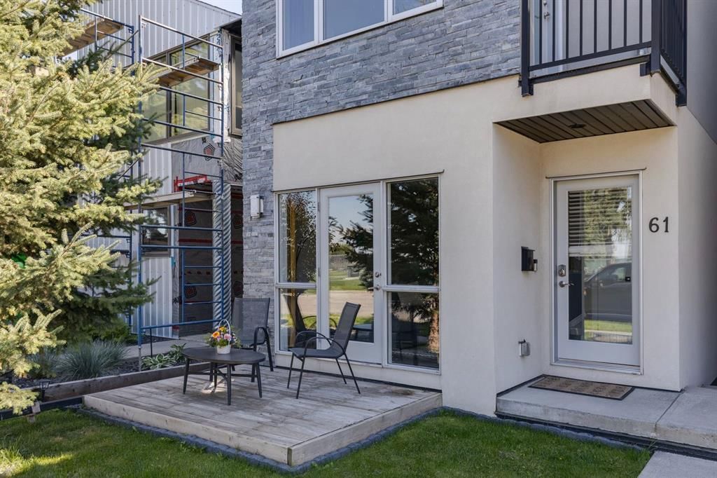 61 30 Avenue SW, Calgary — photo 4 of 50