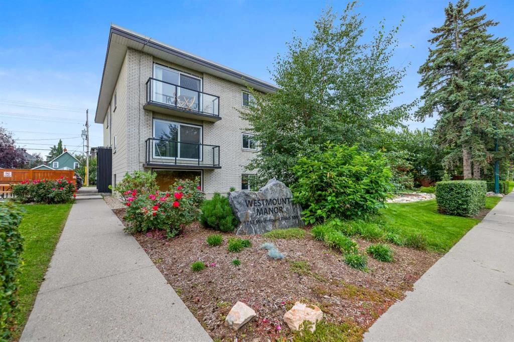 10, 1717 Westmount Road NW, Calgary — main listing photo