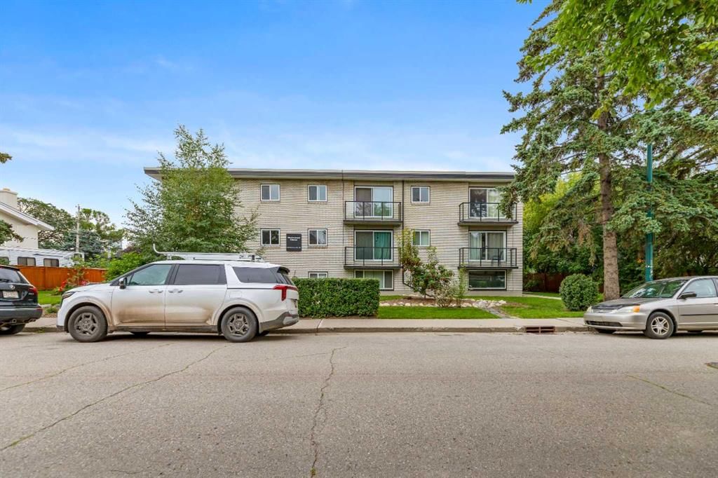 10, 1717 Westmount Road NW, Calgary — photo 5 of 23