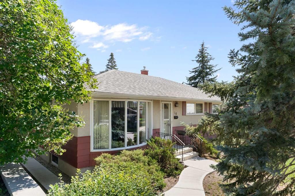 16 Chatham Drive NW, Calgary — main listing photo
