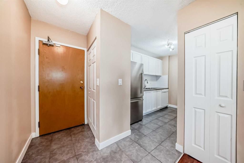 202, 4944 Dalton Drive NW, Calgary — photo 4 of 33