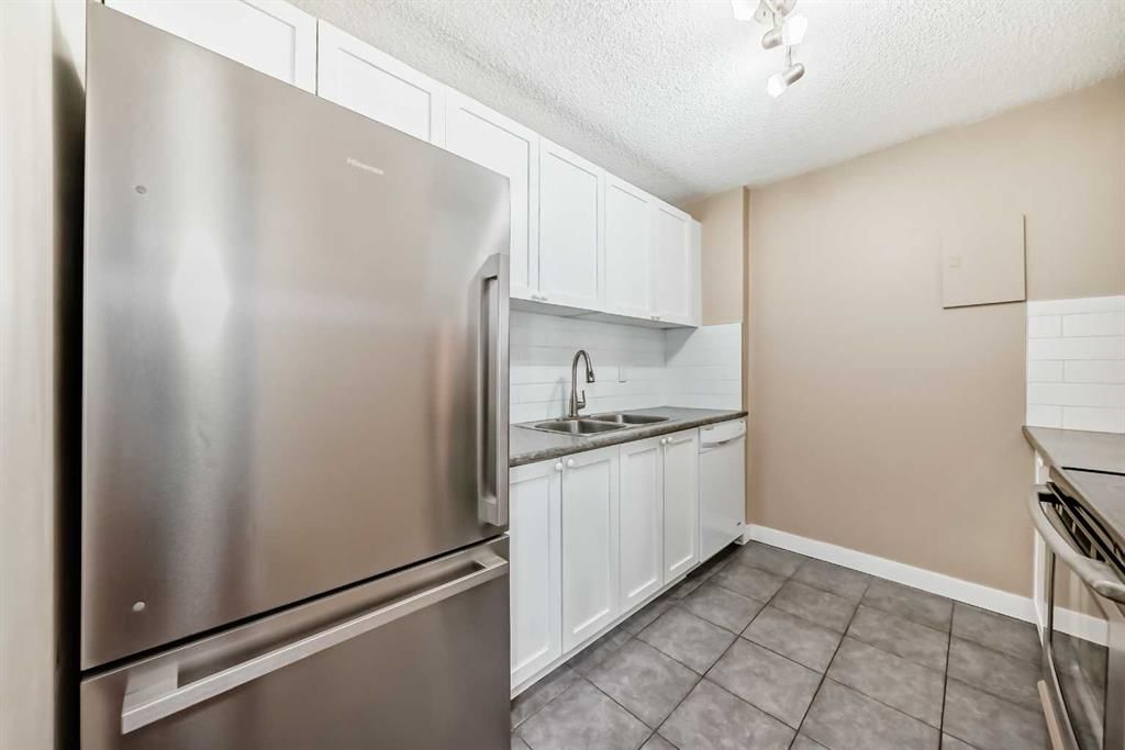 202, 4944 Dalton Drive NW, Calgary — photo 5 of 33
