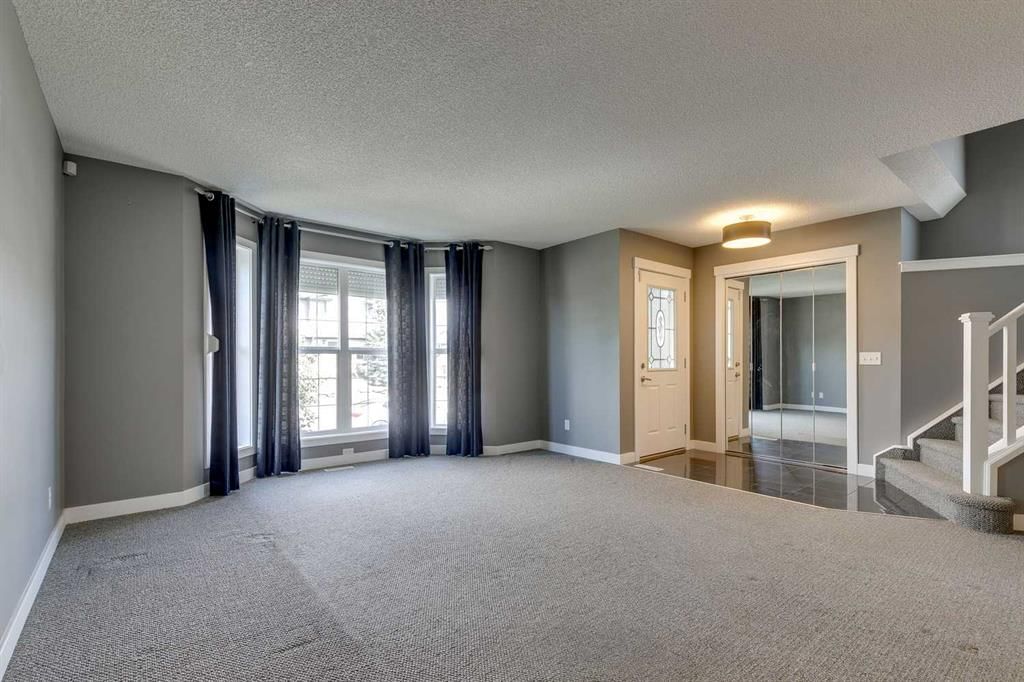 508 Saddlecrest Boulevard NE, Calgary — photo 4 of 41