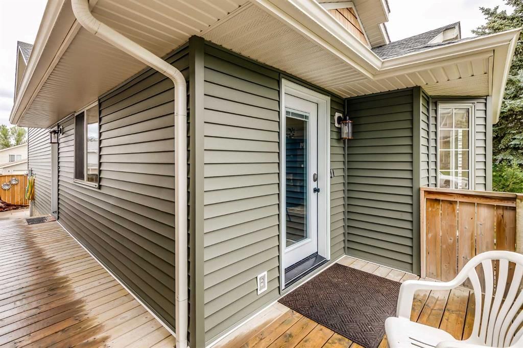 19 Martinwood Court NE, Calgary — photo 4 of 35