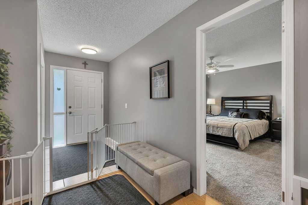212 Valley Ridge Heights NW, Calgary — photo 4 of 46