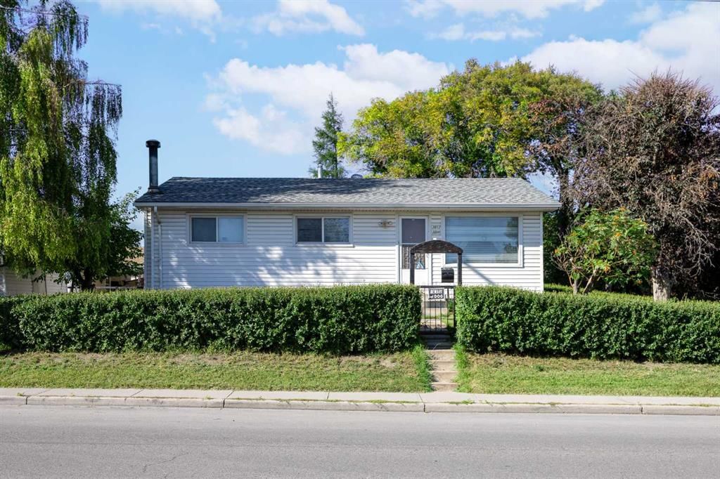 3012 30 Avenue SE, Calgary — main listing photo