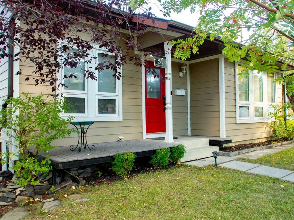 51 Bearberry Bay NW, Calgary — photo 3 of 46