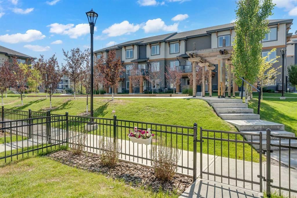 230 Auburn Meadows Manor SE, Calgary — photo 4 of 39