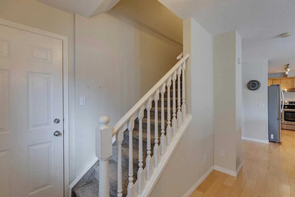 46 Simcoe Place SW, Calgary — photo 3 of 35