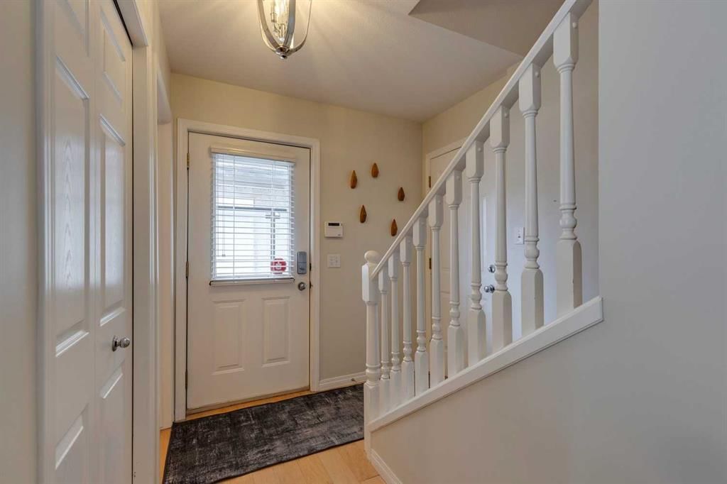 46 Simcoe Place SW, Calgary — photo 4 of 35
