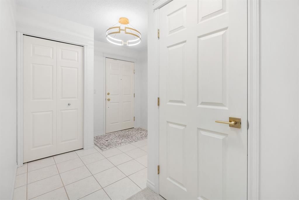 2205, 7451 Springbank Boulevard SW, Calgary — photo 5 of 50