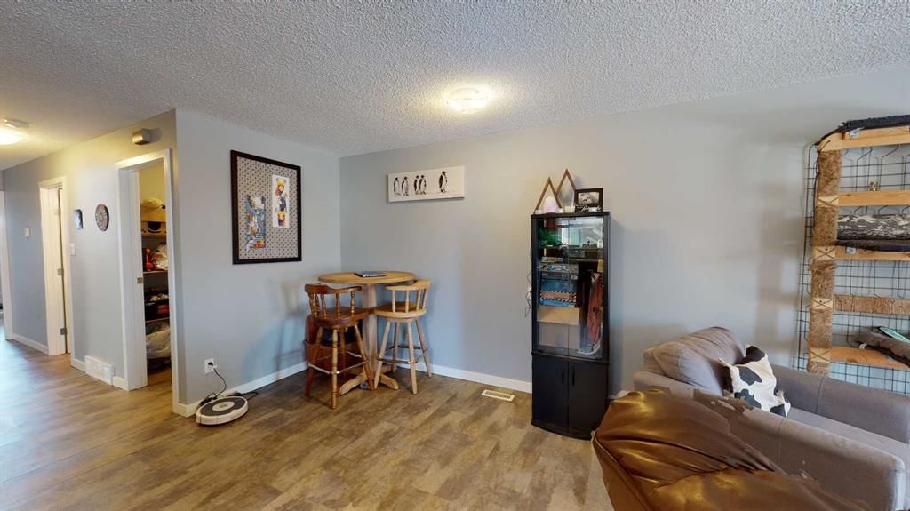 7422 Ogden Road SE, Calgary — photo 5 of 33