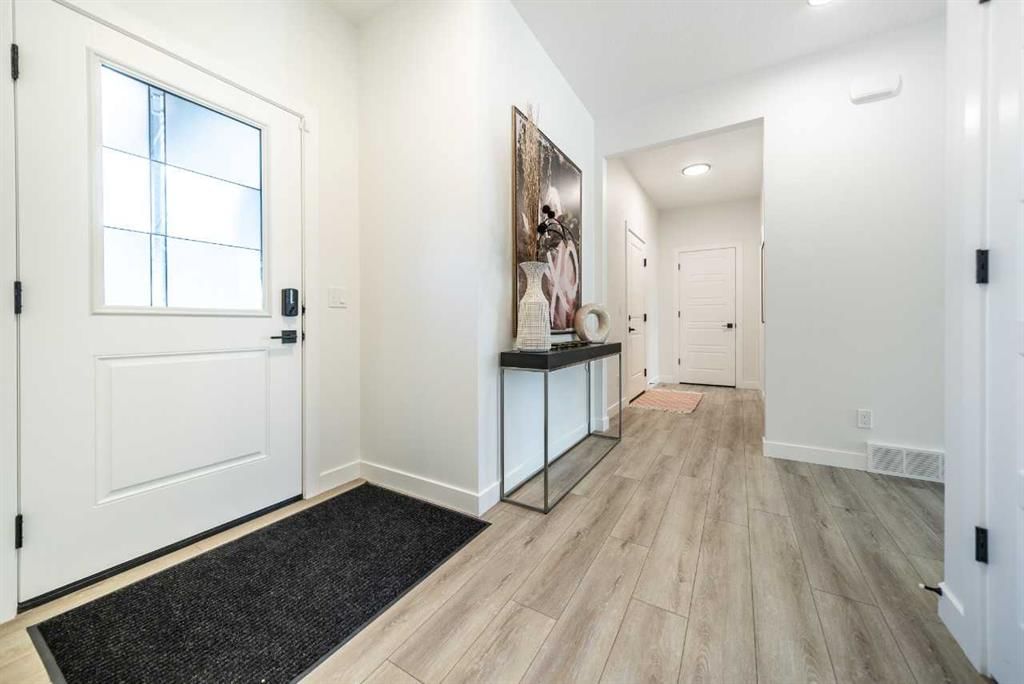 390 Hotchkiss Manor SE, Calgary — photo 2 of 15