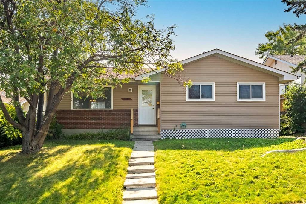 631 Hunts Crescent NW, Calgary — main listing photo