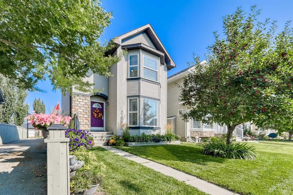 45 Cranberry Square, Calgary — photo 2 of 42