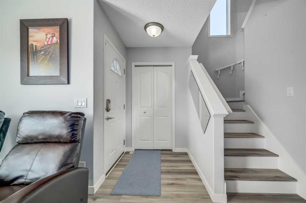 45 Cranberry Square, Calgary — photo 4 of 42