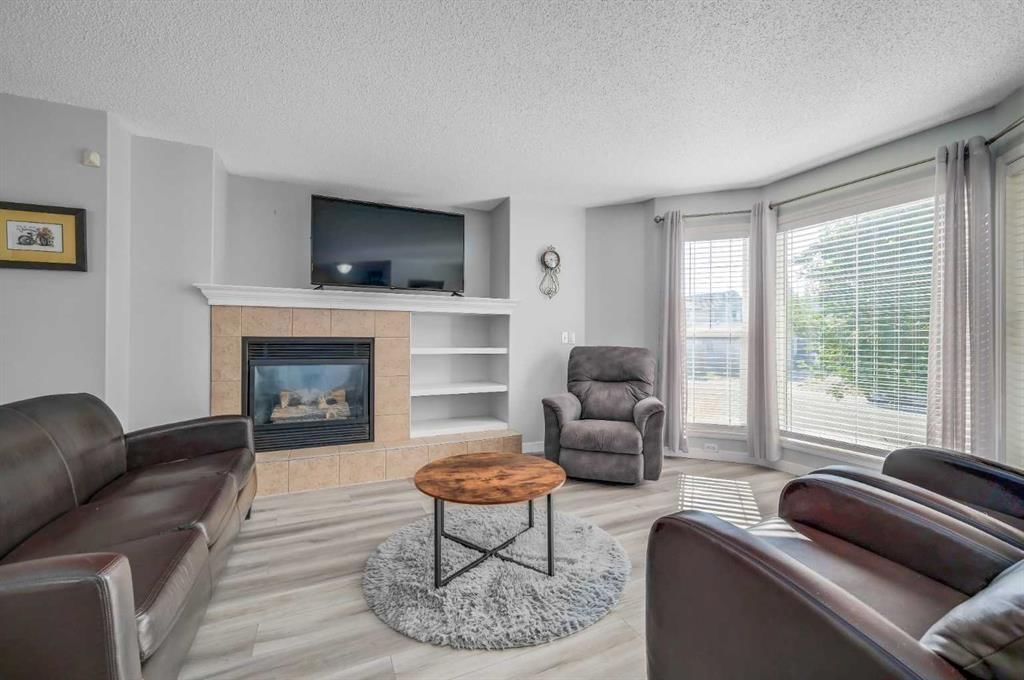 45 Cranberry Square, Calgary — photo 5 of 42