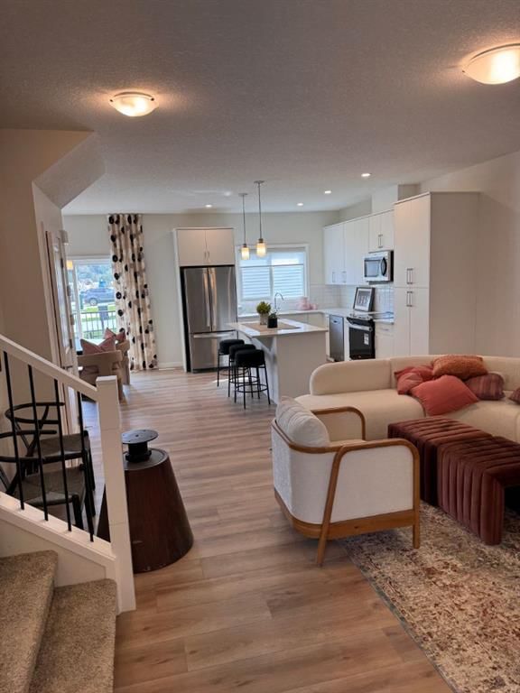 4 Wolf Hollow Road SE, Calgary — photo 3 of 29