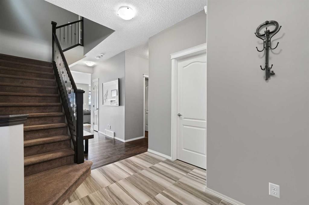 72 Nolanlake View NW, Calgary — photo 3 of 39