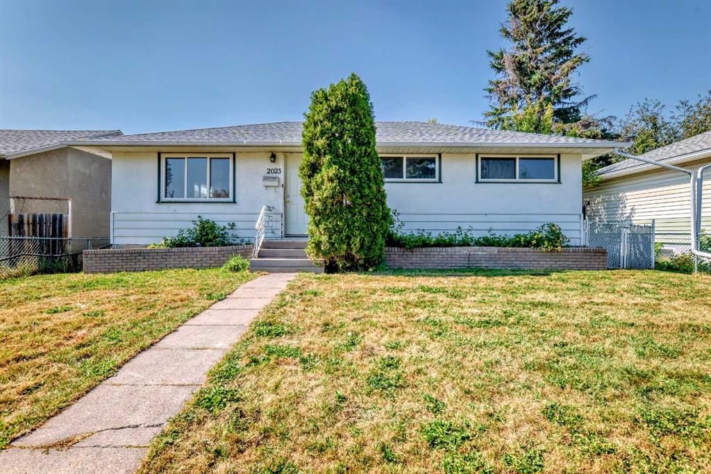 2023 46 Street SE, Calgary — photo 3 of 42