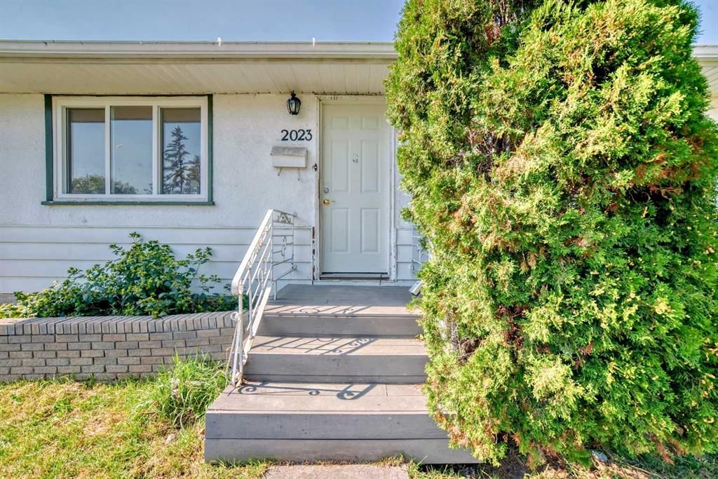 2023 46 Street SE, Calgary — photo 5 of 42