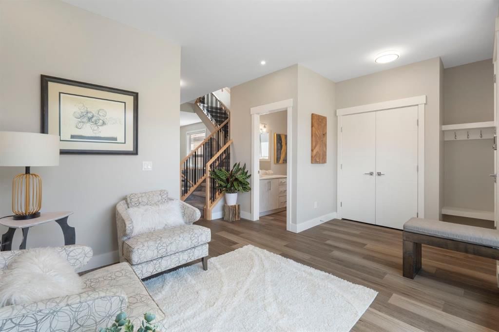 100 Cambrian Drive NW, Calgary — photo 3 of 50