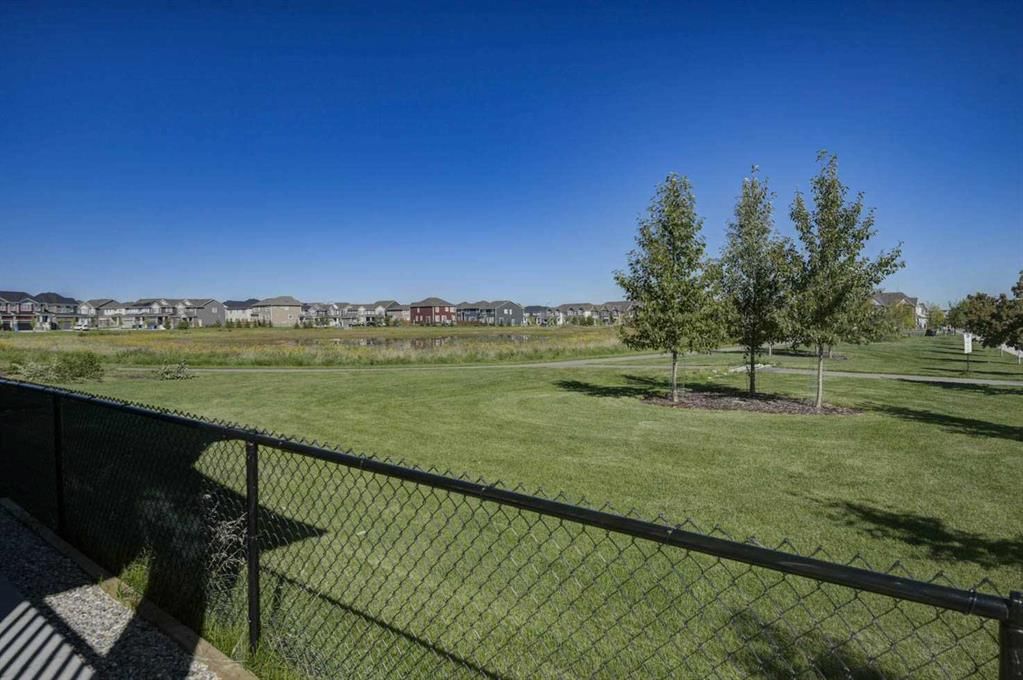 114 Yorkville Street SW, Calgary — photo 2 of 49