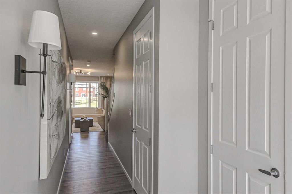 114 Yorkville Street SW, Calgary — photo 4 of 49