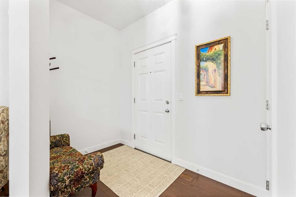 139 Everbrook Drive SW, Calgary — photo 4 of 50
