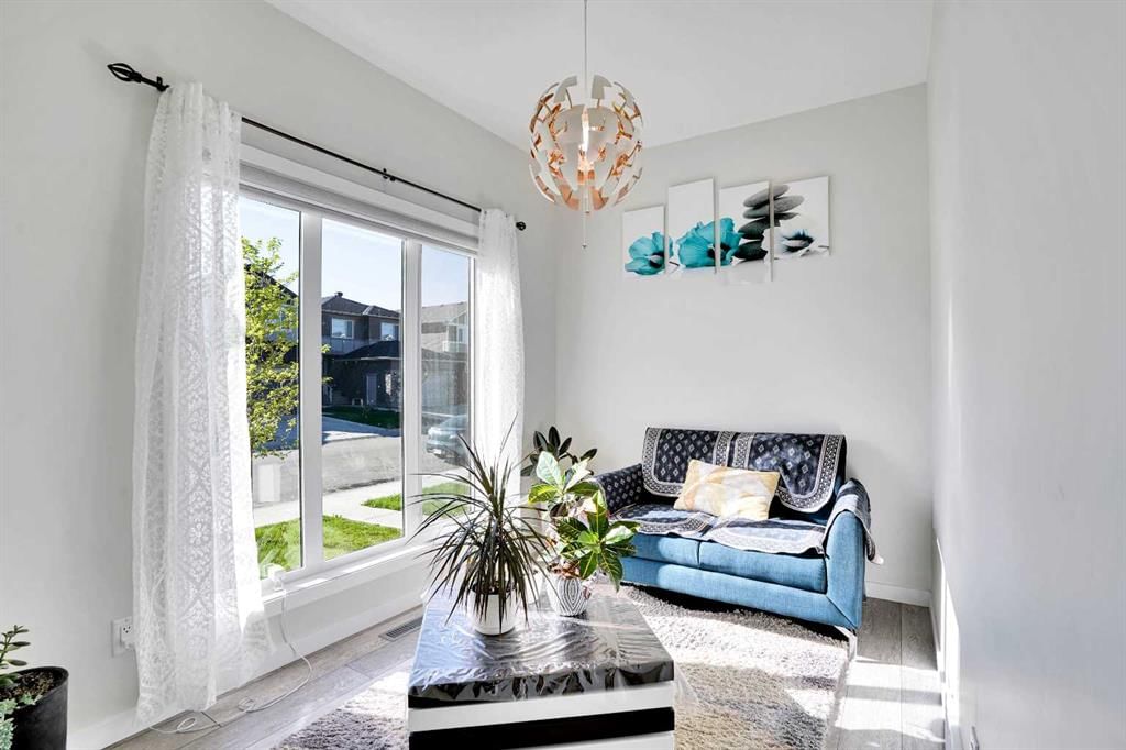 22 Savanna Villas NE, Calgary — photo 4 of 50