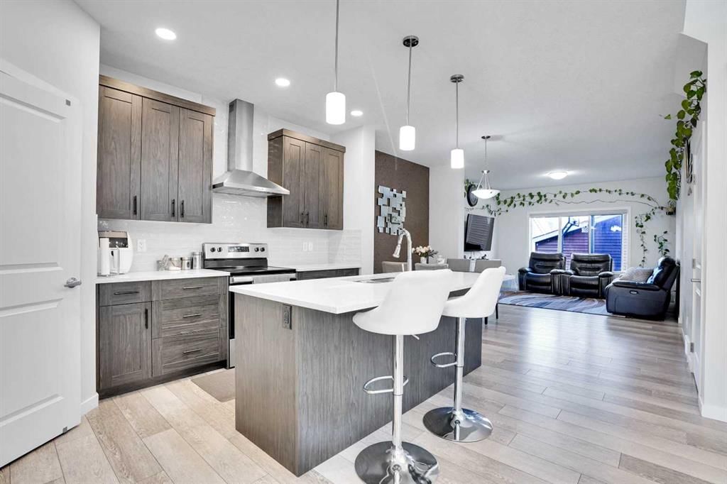 22 Savanna Villas NE, Calgary — photo 5 of 50