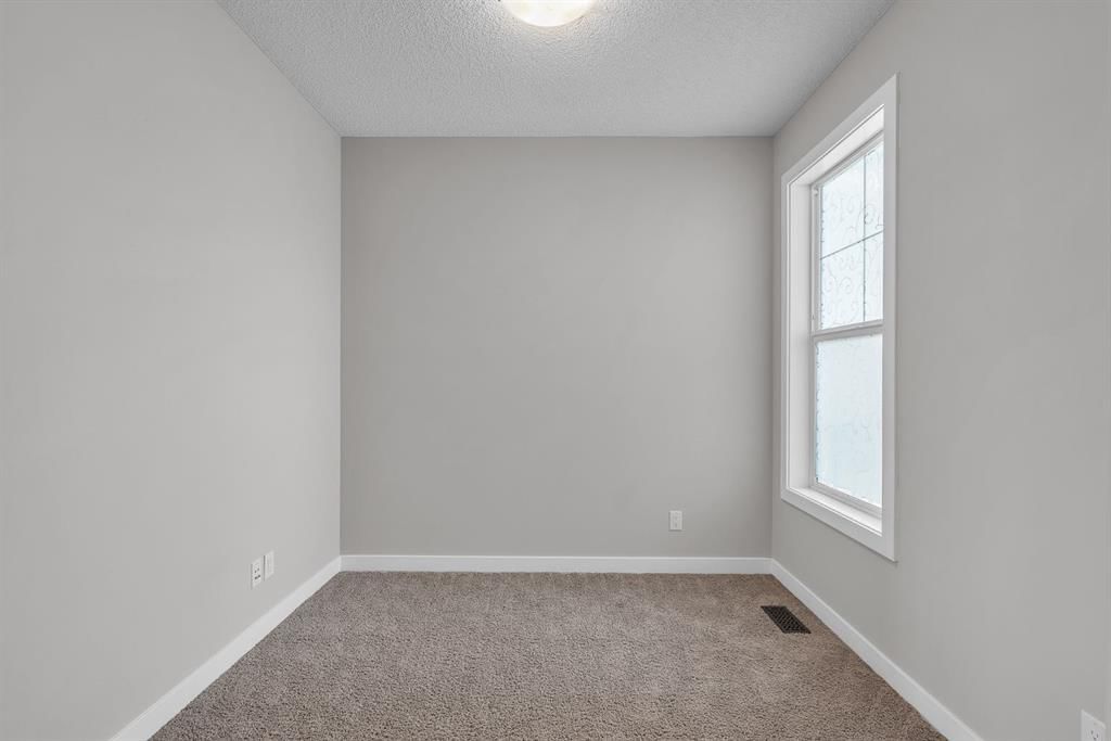 253 Panton Way NW, Calgary — photo 5 of 38