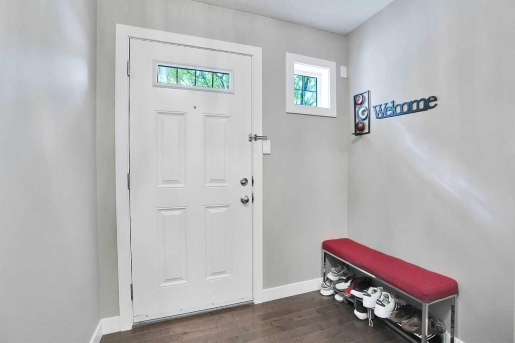 101 Pantego Lane NW, Calgary — photo 3 of 40