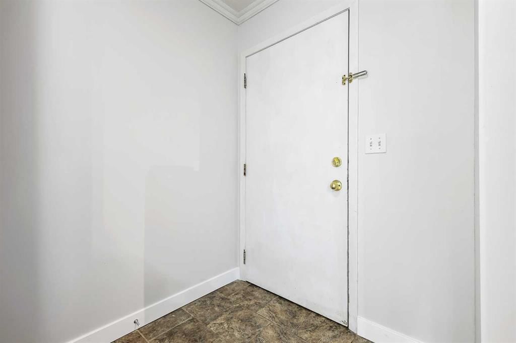 305, 732 57 Avenue SW, Calgary — photo 4 of 34