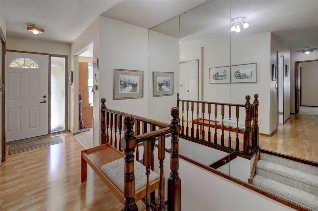 5601 Dalcastle Hill NW, Calgary — photo 3 of 42