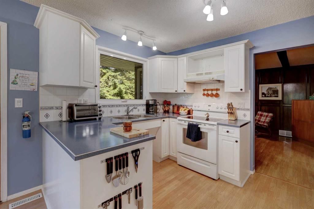 5601 Dalcastle Hill NW, Calgary — photo 4 of 42