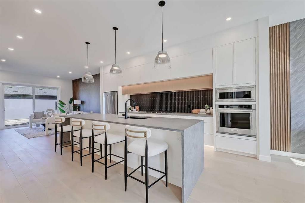 912 15 Avenue NE, Calgary — photo 5 of 50