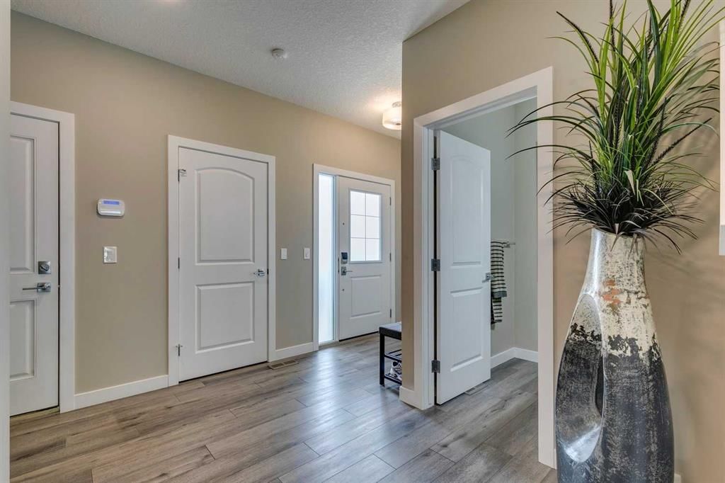 153 Walgrove Terrace SE, Calgary — photo 3 of 48