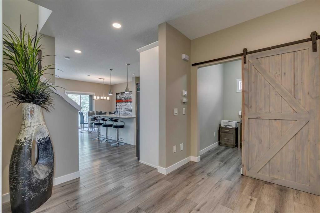 153 Walgrove Terrace SE, Calgary — photo 4 of 48