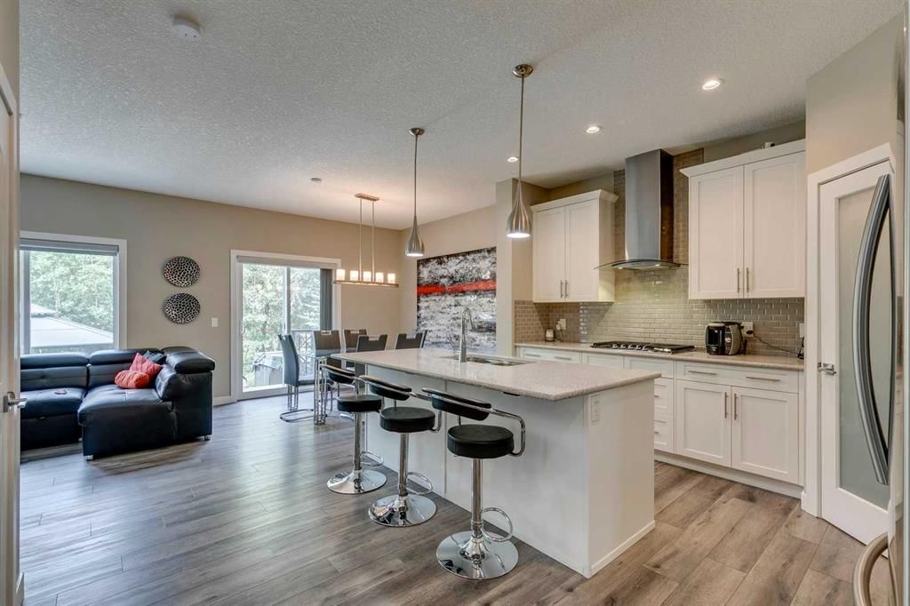 153 Walgrove Terrace SE, Calgary — photo 5 of 48