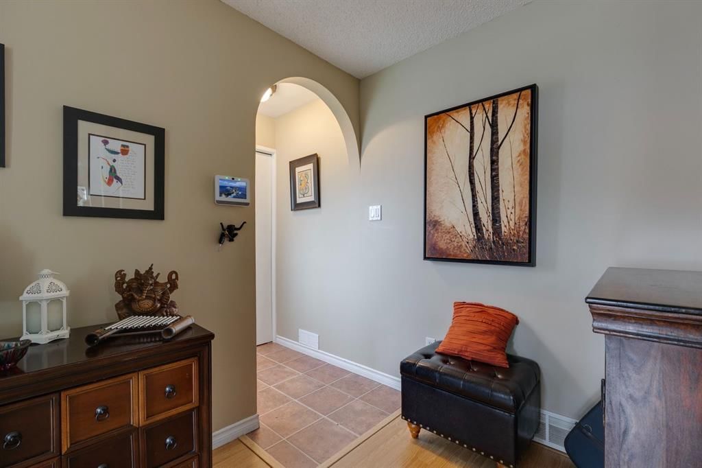 87 Falton Close NE, Calgary — photo 4 of 32