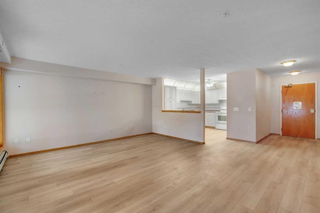 109, 7239 Sierra Morena Boulevard SW, Calgary — photo 3 of 49