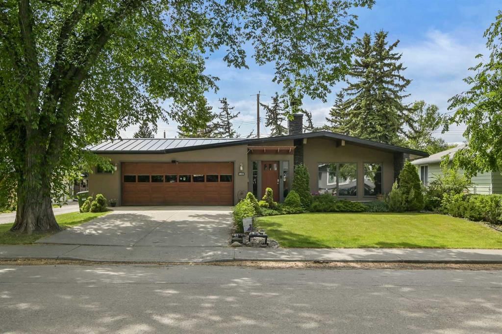 4811 15 Street SW, Calgary — photo 3 of 47